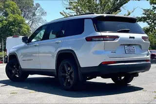 Jeep Grand Cherokee L 2023 4x4 Laredo 4 puertas SUV