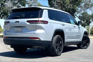Jeep Grand Cherokee L 2023 4x4 Laredo 4 puertas SUV