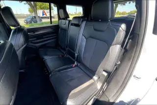 Jeep Grand Cherokee L 2023 4x4 Laredo 4 puertas SUV
