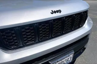 Jeep Grand Cherokee L 2023 4x4 Laredo 4 puertas SUV