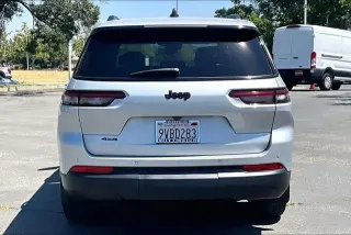 Jeep Grand Cherokee L 2023 4x4 Laredo 4 puertas SUV