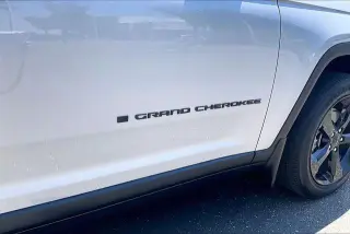 Jeep Grand Cherokee L 2023 4x4 Laredo 4 puertas SUV