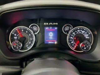 Ram 1500 2024 4x4 Big Horn Cabina Crew de 4 puertas, caja corta de 5.6 pies