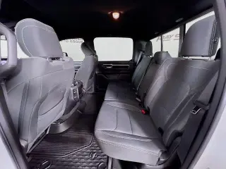 Ram 1500 2024 4x4 Big Horn Cabina Crew de 4 puertas, caja corta de 5.6 pies