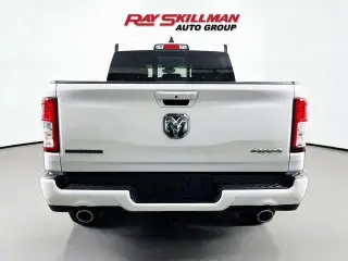 Ram 1500 2024 4x4 Big Horn Cabina Crew de 4 puertas, caja corta de 5.6 pies