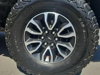 Ford F-150 2013 4x4 SVT Raptor 4dr SuperCrew Styleside 5.5 ft. SB