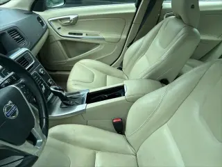 Volvo V60 2015 T5 Drive-E Premier Plus 4dr Wagon