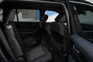 Jeep Grand Cherokee L 2025 4x2 Laredo 4 puertas SUV