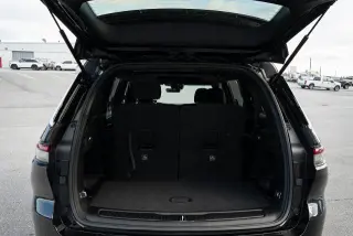 Jeep Grand Cherokee L 2025 4x2 Laredo 4 puertas SUV