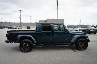 Jeep Gladiator 2025 4x4 Sport 4 puertas Cabina Crew 5.0 pies SB
