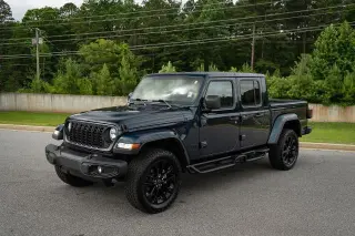 Jeep Gladiator 2025 4x4 Sport 4 puertas Cabina Crew 5.0 pies SB