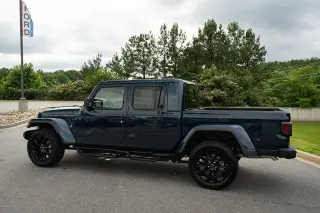 Jeep Gladiator 2025 4x4 Sport 4 puertas Cabina Crew 5.0 pies SB