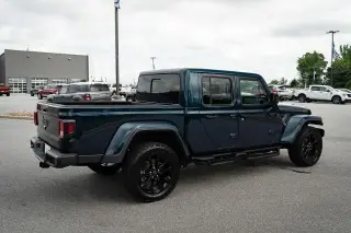 Jeep Gladiator 2025 4x4 Sport 4 puertas Cabina Crew 5.0 pies SB
