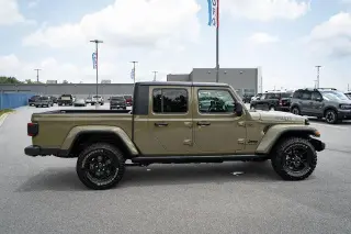 Jeep Gladiator 2025 4x4 Sport 4 puertas Crew Cab 5.0 pies SB