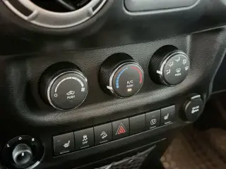 Jeep Wrangler Unlimited 2017 4x4 Sahara 4 puertas SUV