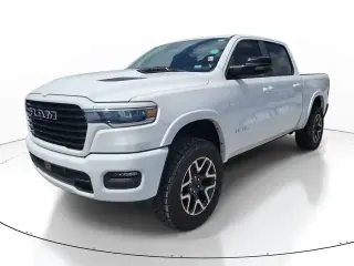 Ram 1500 2025 4x4 Laramie Cabina Crew 4 puertas 5.6 pies. Pickup SB