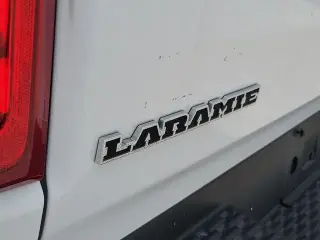 Ram 1500 2025 4x4 Laramie Cabina Crew 4 puertas 5.6 pies. Pickup SB