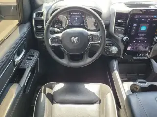 Ram 1500 2025 4x4 Laramie Cabina Crew 4 puertas 5.6 pies. Pickup SB