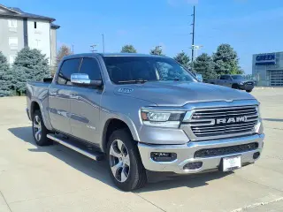 Ram 1500 2021 4x4 Laramie 4 puertas Cabina Crew 5.6 pies. Pickup SB