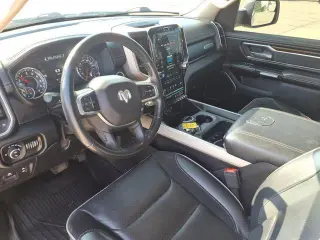 Ram 1500 2021 4x4 Laramie 4 puertas Cabina Crew 5.6 pies. Pickup SB