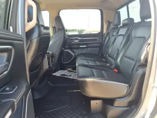 Ram 1500 2021 4x4 Laramie 4 puertas Cabina Crew 5.6 pies. Pickup SB