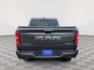 Ram 1500 2025 4x4 Big Horn 4 puertas Quad Cab 6.4 pies. Pickup SB