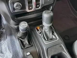 Jeep Wrangler 2023 4x4 Sport 2 puertas SUV