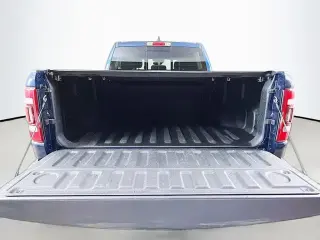 Ram 1500 2022 4x4 Limited 4 puertas Cabina Crew 5.6 pies. Pickup con caja corta