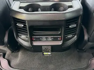 Ram 1500 2022 4x4 Limited 4 puertas Cabina Crew 5.6 pies. Pickup con caja corta