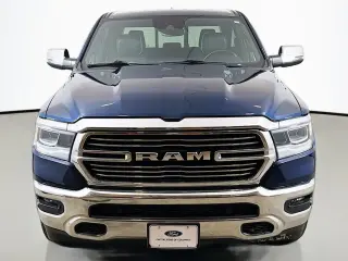 Ram 1500 2023 4x4 Laramie 4 puertas Cabina Crew 5.6 ft. SB Pickup