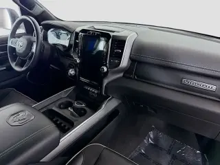 Ram 1500 2023 4x4 Laramie 4 puertas Cabina Crew 5.6 ft. SB Pickup