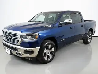 Ram 1500 2023 4x4 Laramie 4 puertas Cabina Crew 5.6 ft. SB Pickup