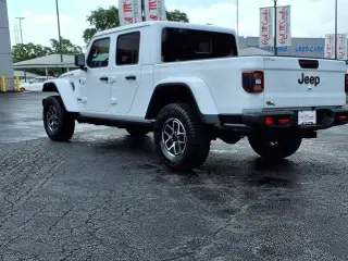 Jeep Gladiator 2025 4x4 Rubicon 4 puertas Crew Cab 5.0 pies SB