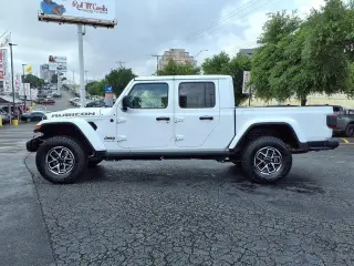 Jeep Gladiator 2025 4x4 Rubicon 4 puertas Crew Cab 5.0 pies SB