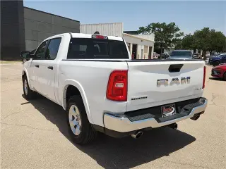 Ram 1500 2025 4x4 Lone Star Cabina Doble 4 puertas 5.6 pies. Pickup SB