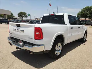 Ram 1500 2025 4x4 Lone Star Cabina Doble 4 puertas 5.6 pies. Pickup SB