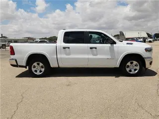 Ram 1500 2025 4x4 Big Horn Cabina Crew de 4 puertas, caja corta de 5.6 pies