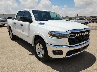 Ram 1500 2025 4x4 Big Horn Cabina Crew de 4 puertas, caja corta de 5.6 pies