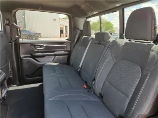 Ram 1500 2025 4x4 Big Horn Cabina Crew de 4 puertas, caja corta de 5.6 pies