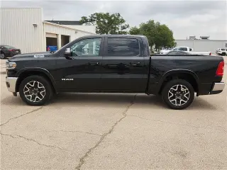 Ram 1500 2025 4x4 Laramie 4 puertas Cabina de equipo 5.6 pies. Pickup SB