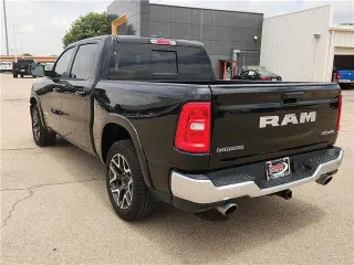 Ram 1500 2025 4x4 Laramie 4 puertas Cabina de equipo 5.6 pies. Pickup SB