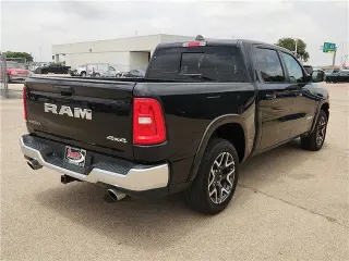 Ram 1500 2025 4x4 Laramie 4 puertas Cabina de equipo 5.6 pies. Pickup SB
