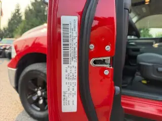 Ram 1500 2016 4x4 SLT Cabina Cuádruple 4 puertas 6.3 ft. Caja Corta Pickup