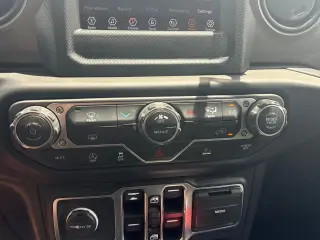 Jeep Gladiator 2023 4x4 Sport 4 puertas Cabina Crew 5.0 pies. SB