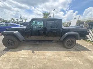 Jeep Gladiator 2023 4x4 Sport 4 puertas Cabina Crew 5.0 pies. SB