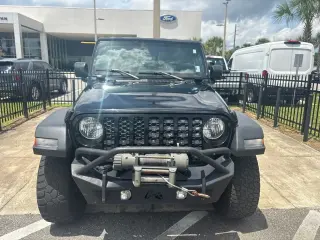 Jeep Gladiator 2023 4x4 Sport 4 puertas Cabina Crew 5.0 pies. SB
