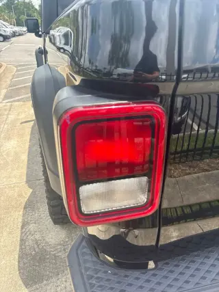 Jeep Gladiator 2023 4x4 Sport 4 puertas Cabina Crew 5.0 pies. SB