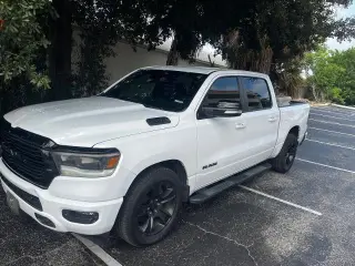 Ram 1500 2021 4x2 Big Horn Cabina Crew de 4 puertas y caja de 5.6 pies