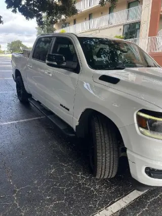 Ram 1500 2021 4x2 Big Horn Cabina Crew de 4 puertas y caja de 5.6 pies