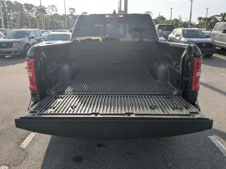 Ram 1500 2025 4x4 Laramie 4 puertas Cabina Crew 5.6 pies. Pickup SB